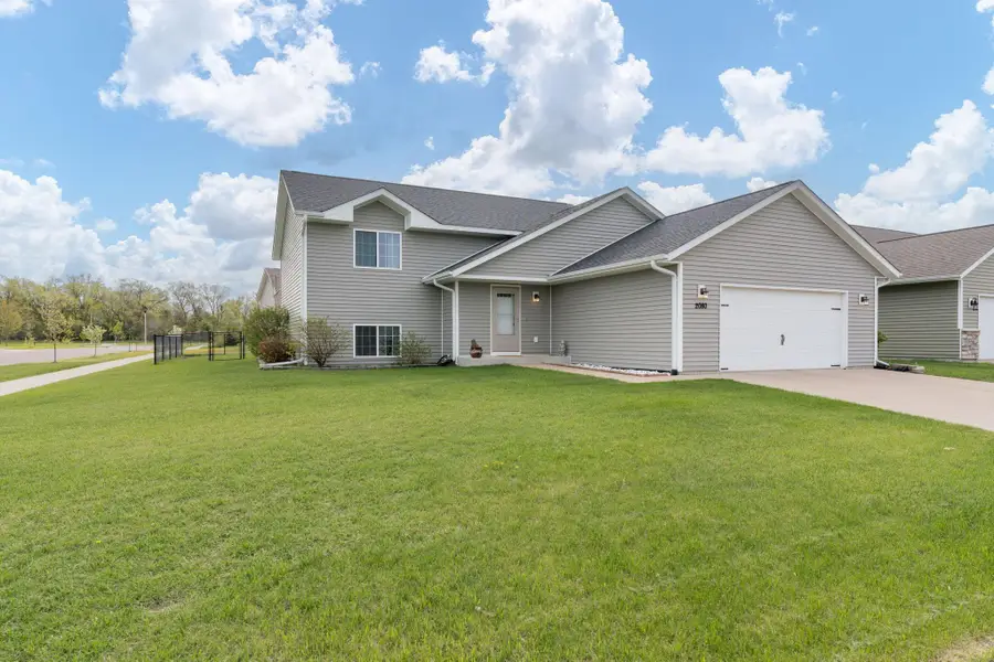 2080 Pratt Cir, Saint Peter, MN 56082 - #2