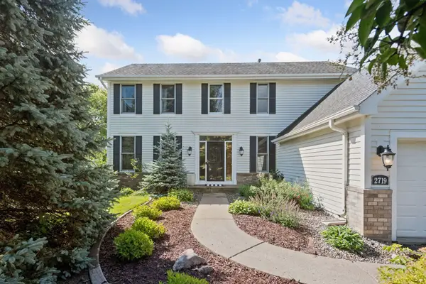 2719 Longacres Drive, Chanhassen, MN 55317