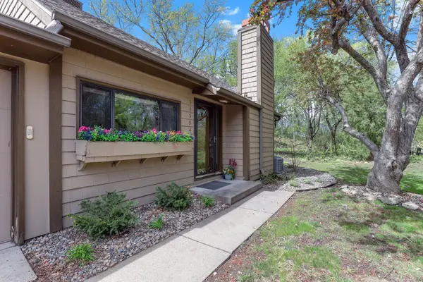 11594 Carriage Court, Eden Prairie, MN 55344