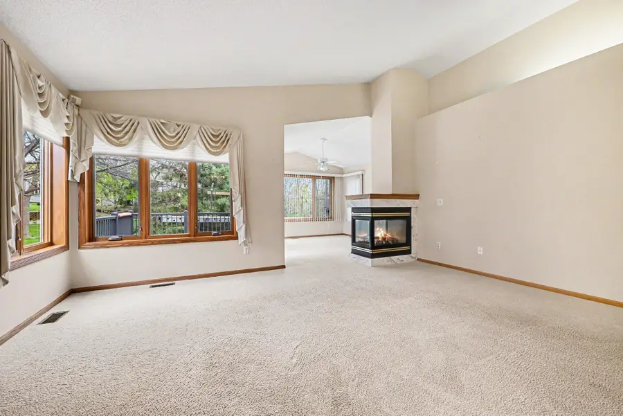8819 Stonebrooke Court, Woodbury, MN 55125 - #3