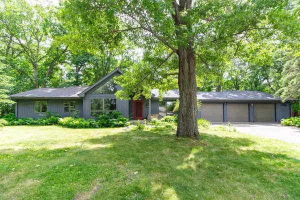 500 Robert Court, Mahtomedi, MN 55115