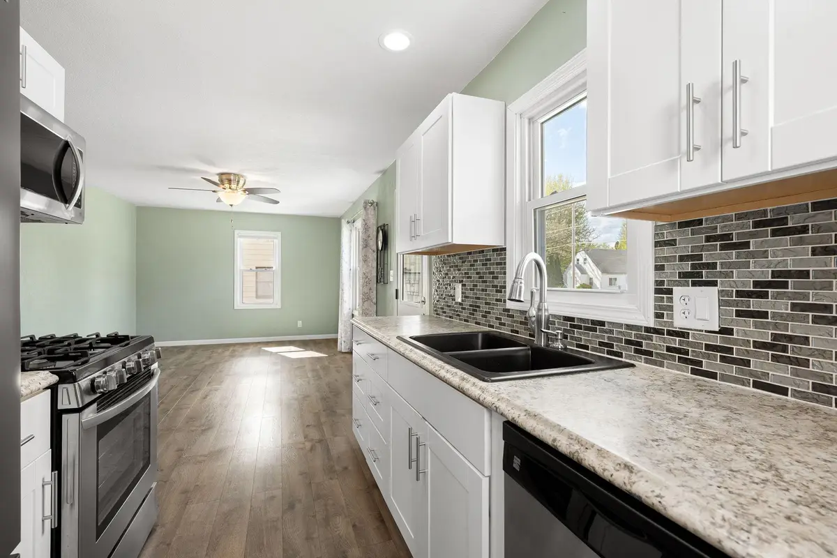 2110 E Oakland Avenue, Austin, MN 55912 - #1
