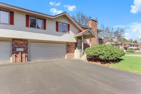 5653 Chatsworth Street N, Shoreview, MN 55126