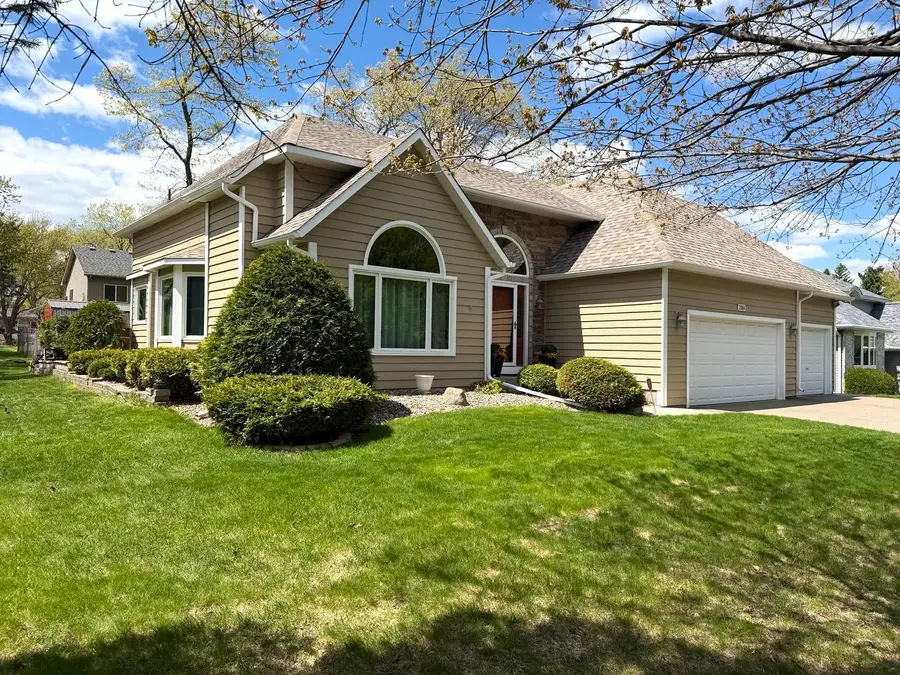 2555 Sylvan Street, Little Canada, MN 55117 - #2