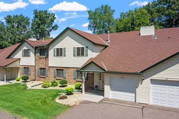977 Heritage Court E, Vadnais Heights, MN 55127