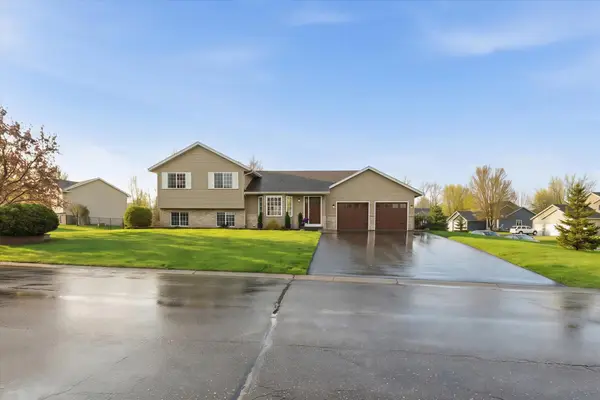 414 Maple Knoll Way Nw, Saint Michael, MN 55376