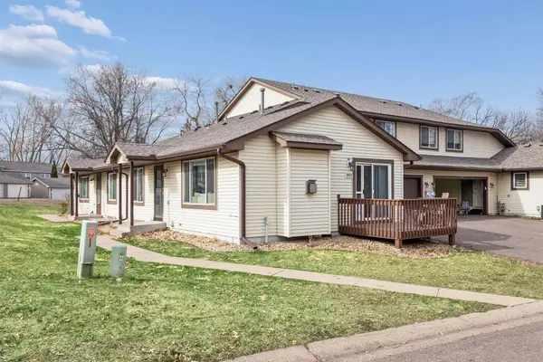 6690 Gretchen Court N, Oakdale, MN 55128