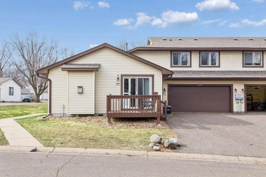 6690 Gretchen Court N, Oakdale, MN 55128 - #2