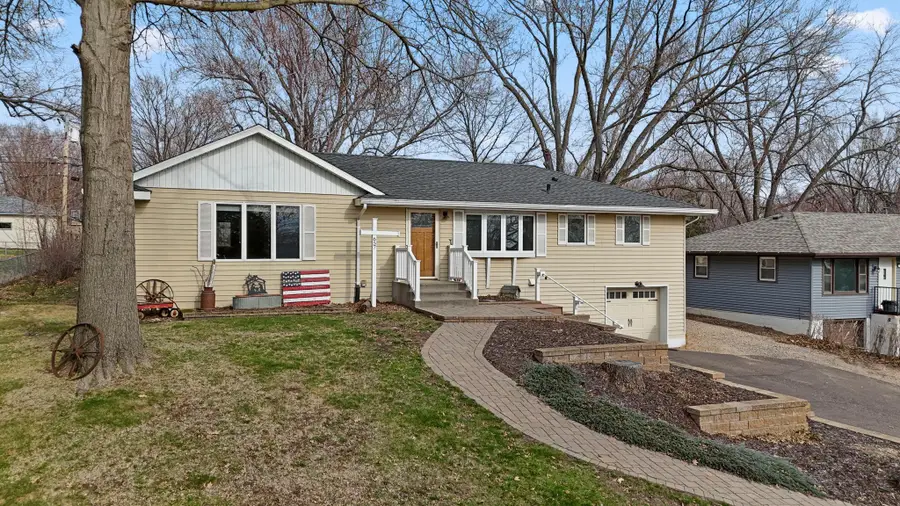 657 Granada Avenue N, Oakdale, MN 55128 - #2