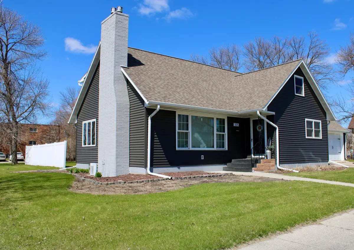 305 Arnold Avenue N, Thief River Falls, MN 56701 - #1
