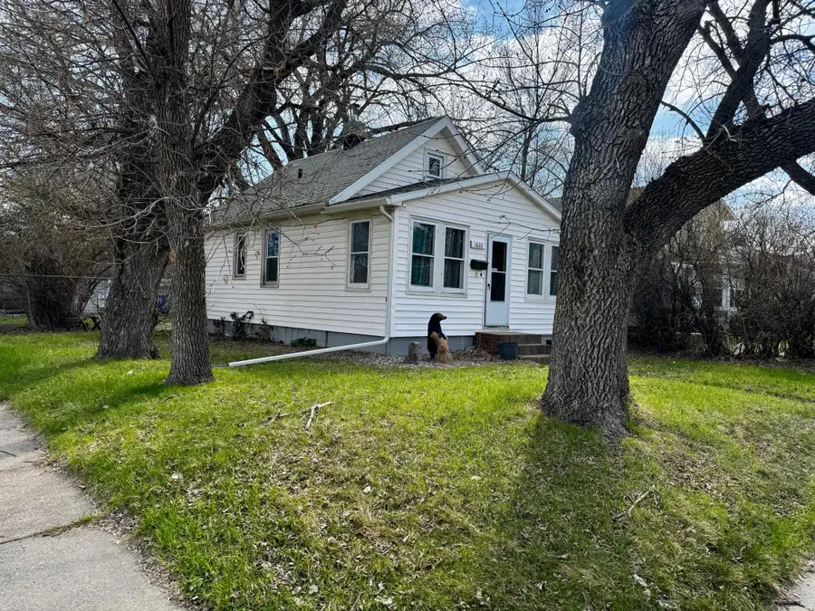 1622 S 11th Avenue S, Fargo, ND 58103 - #2