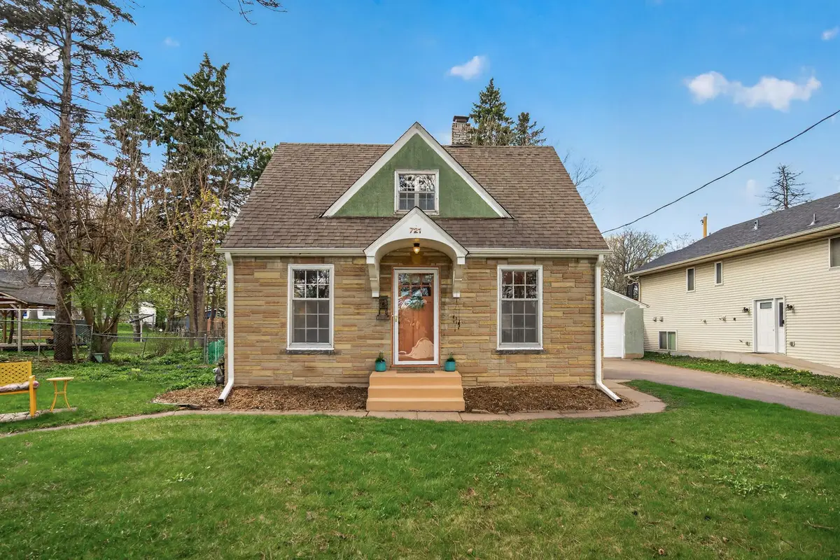 721 Parkway Drive, Saint Paul, MN 55106 - #1