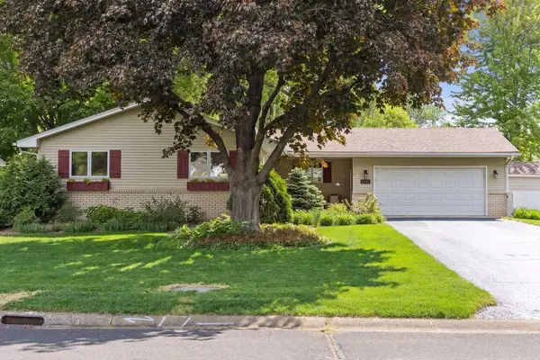 2124 Pleasant View Drive, New Brighton, MN 55112