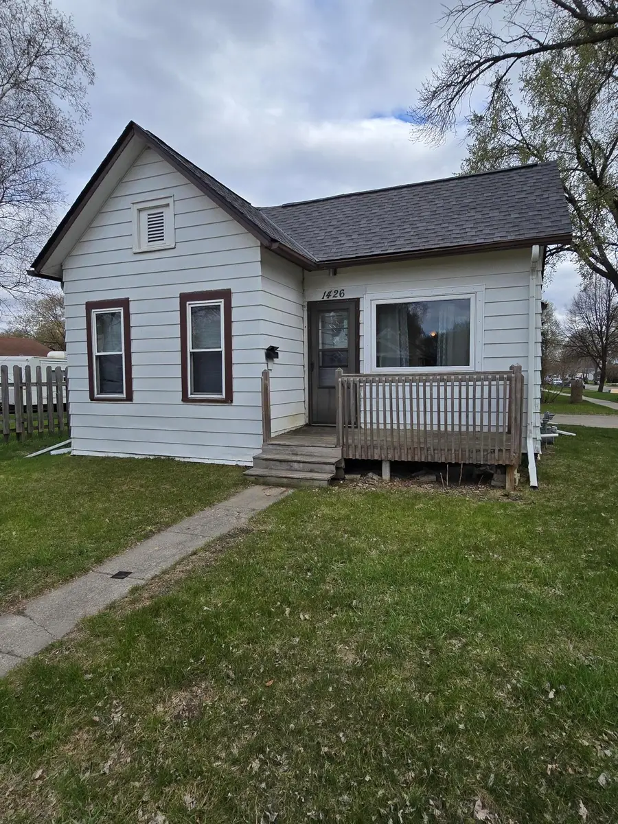 1426 13th Avenue S, Fargo, ND 58103 - #2
