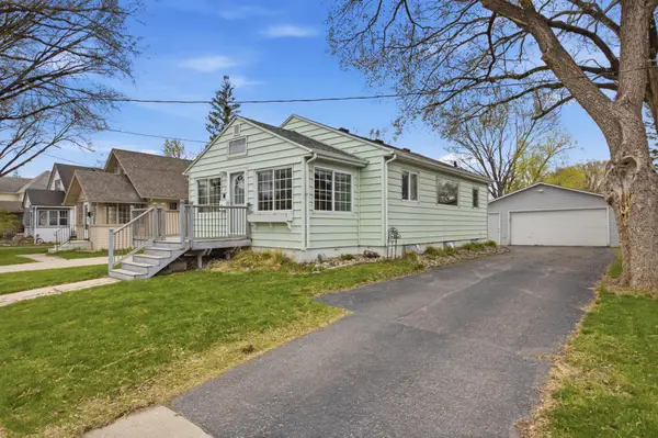 1621 8th Avenue S, Fargo, ND 58103