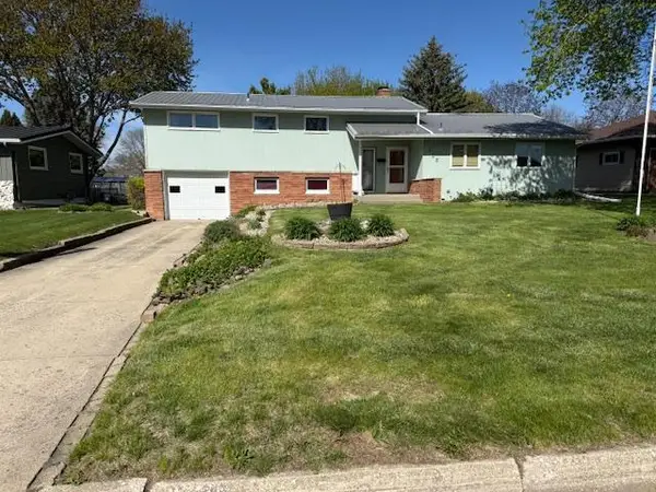 705 Adams Street, Armstrong, IA 50514