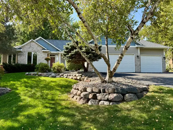 11272 Kenworth Lane, Lakeville, MN 55044