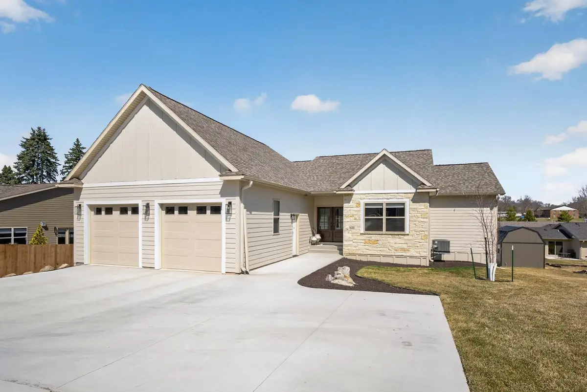 428 8th Street Sw, Pine Island, MN 55963 - #1