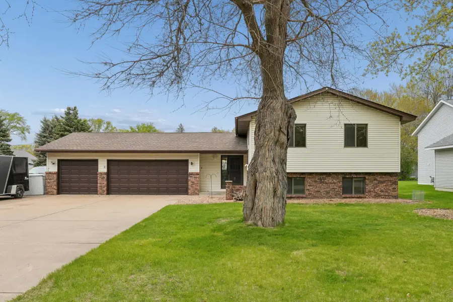 703 Cope Avenue W, Roseville, MN 55113 - #2