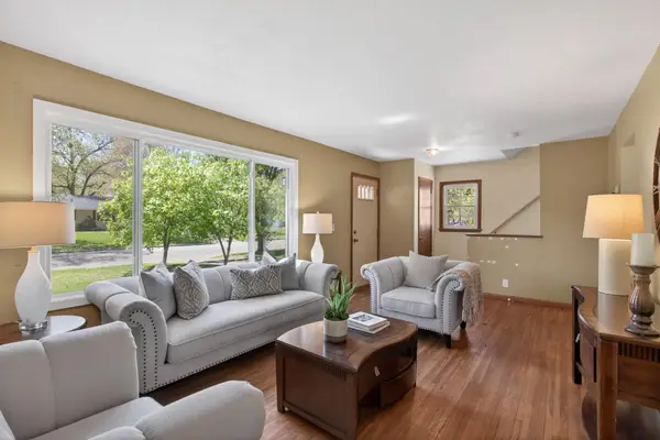373 105th Avenue Ne, Blaine, MN 55434