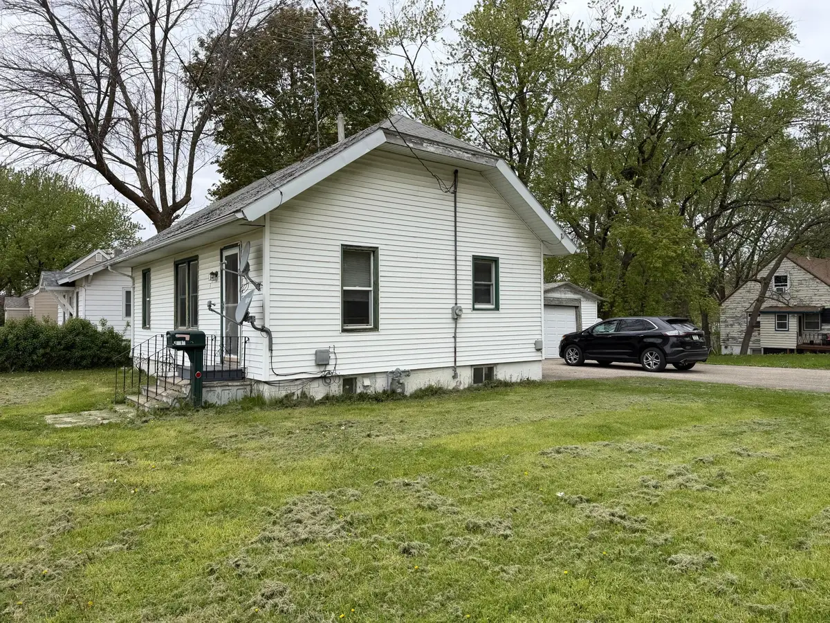 319 8th Street E, Albert Lea, MN 56007 - #1
