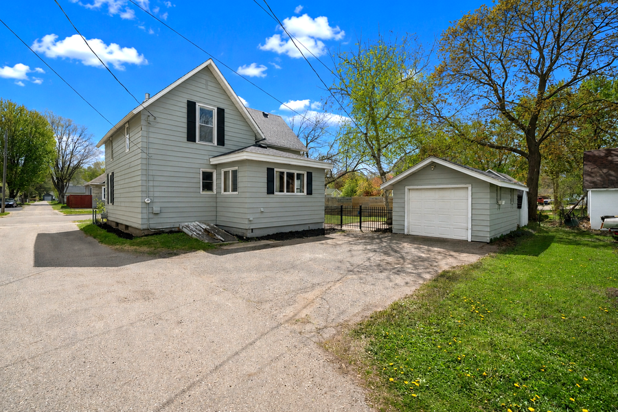 112 7th Avenue Nw, Faribault, MN 55021 - #3