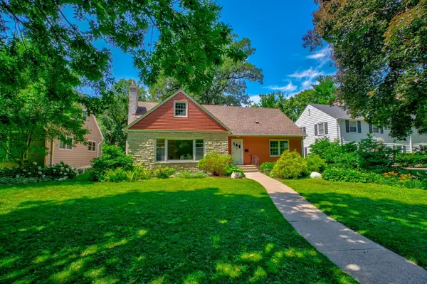 329 Stonebridge Boulevard, Saint Paul, MN 55105
