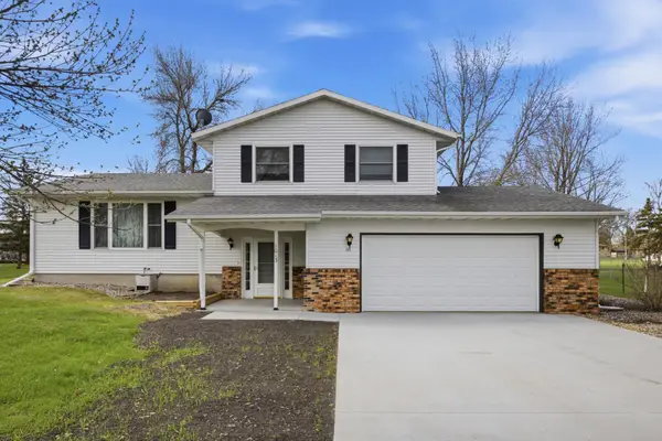 1013 63rd Avenue N, Moorhead, MN 56560