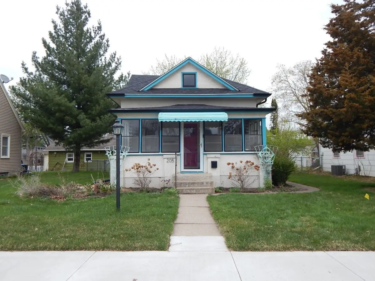 205 10th Avenue N, Hopkins, MN 55343 - #1