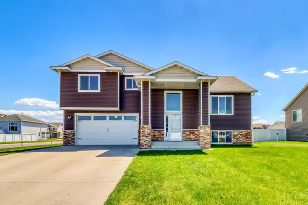 4902 35th Avenue S, Fargo, ND 58104