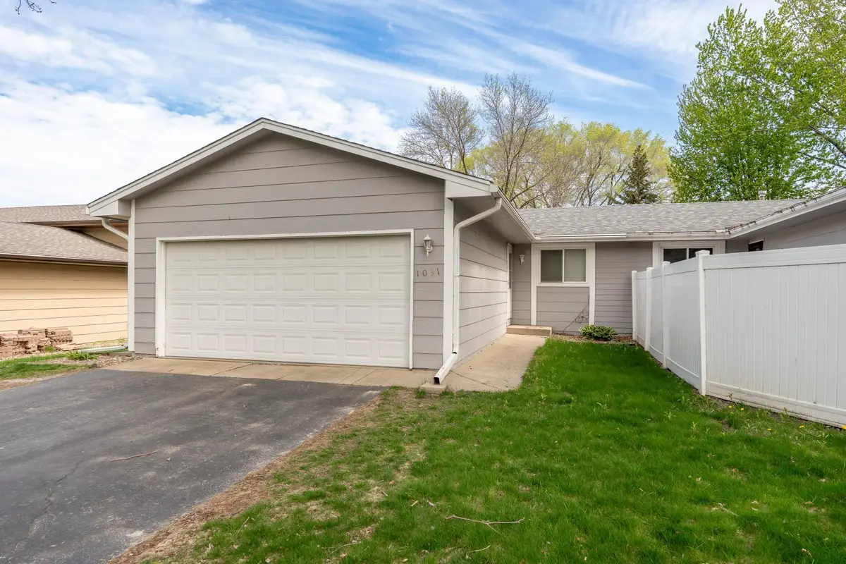 1031 Eastview Circle, Shakopee, MN 55379 - #1