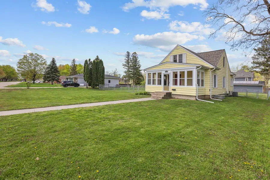 1039 Laurel Avenue, Saint Paul Park, MN 55071 - #2