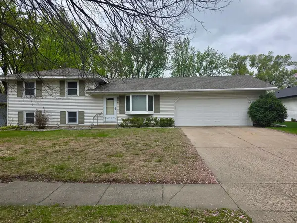 916 Oriole Drive, Apple Valley, MN 55124