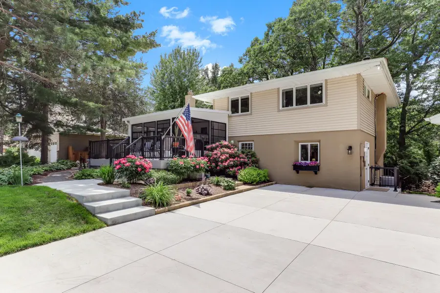645 Warner Avenue S, Mahtomedi, MN 55115 - #2