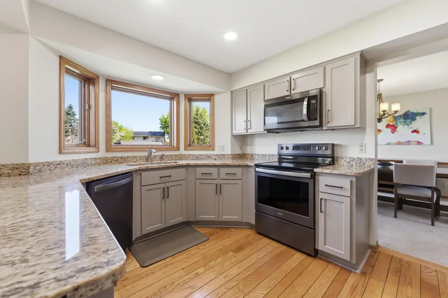 6989 Wyndham Alcove, Woodbury, MN 55125 - #3