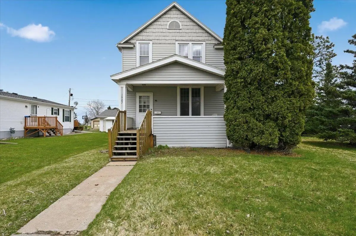 1907 E 4th Street, Superior, WI 54880 - #1
