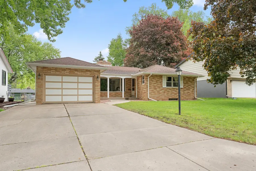 26 W Sandra Lee Drive, Saint Paul, MN 55119 - #2