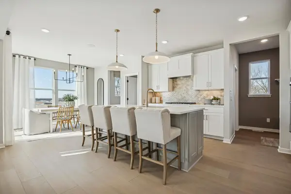 10390 Mcgregor Boulevard, Woodbury, MN 55129