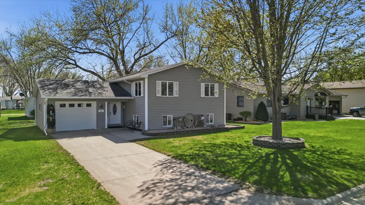 802 1st Street Sw, Madelia, MN 56062 - #1