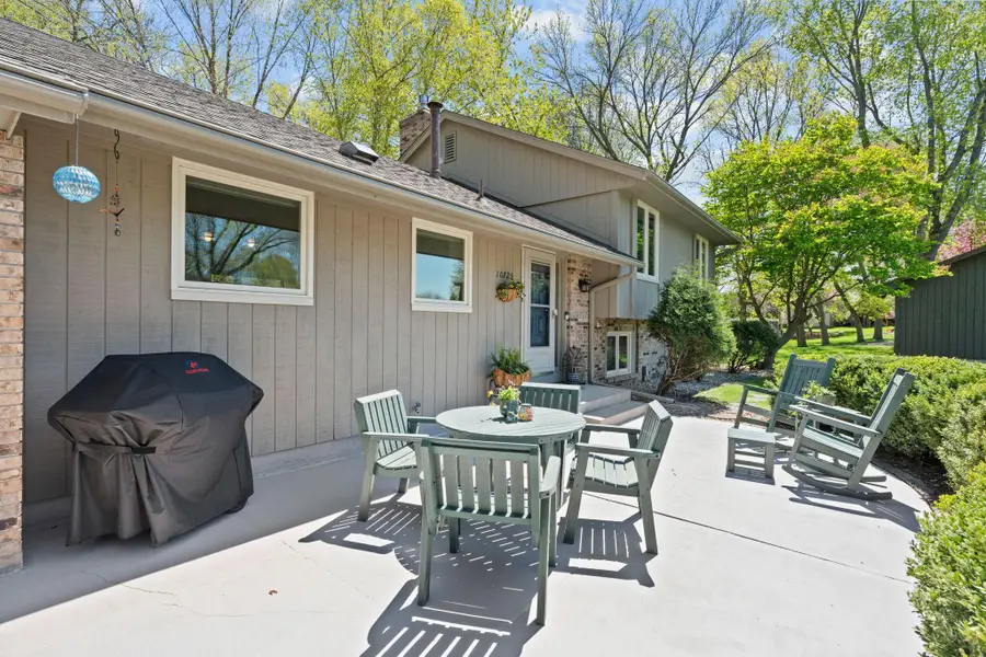 10725 Woodwatch Circle, Eden Prairie, MN 55347 - #2