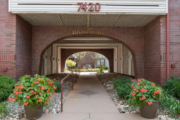 7420 Edinborough Way #6105, Edina, MN 55435