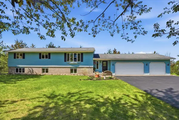 1087 Tanney Lane, Hudson, WI 54016