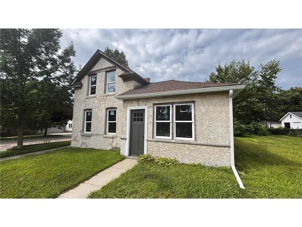 101 N Cedar Street, Chaska, MN 55318 - #1
