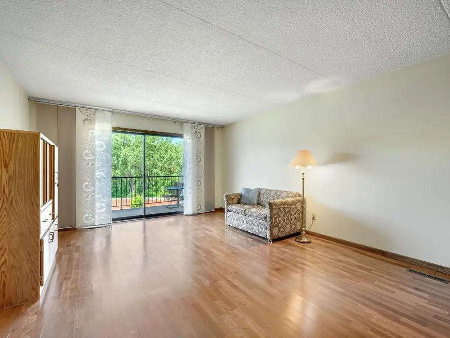 2455 Londin Lane E #322, Maplewood, MN 55119 - #3