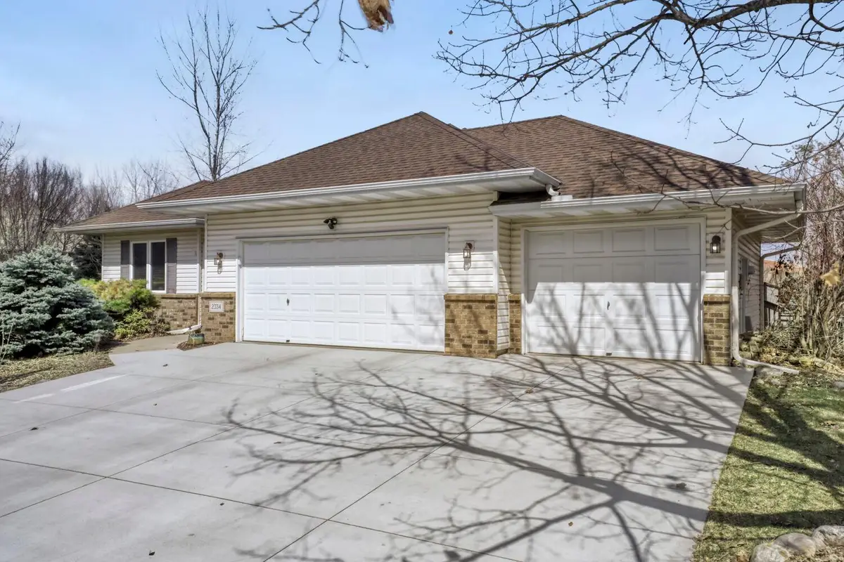 2334 Manuela Drive, Chaska, MN 55318 - #1