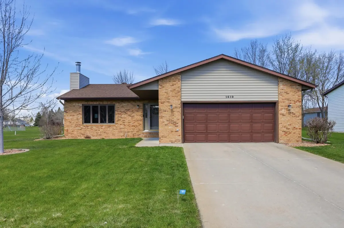 1619 38th Avenue S, Fargo, ND 58104 - #1