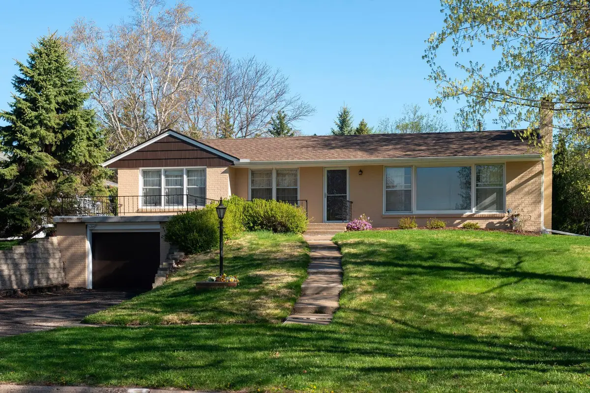 933 Edgewater Avenue, Shoreview, MN 55126 - #1