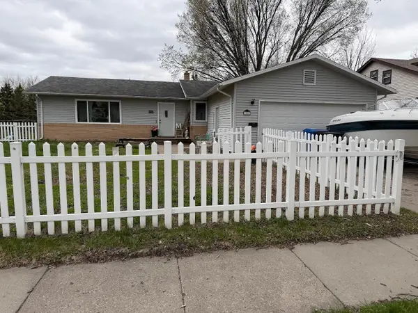 102 21st Avenue N, Fargo, ND 58102