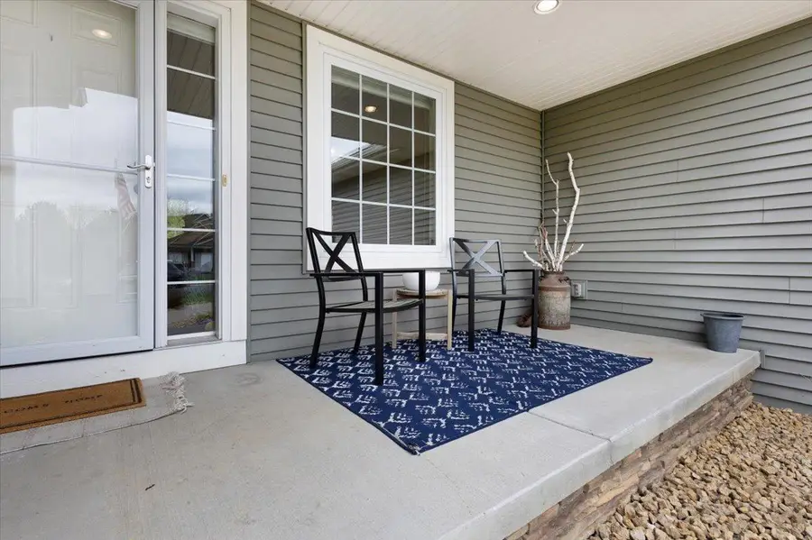 8572 Woodridge Trl, Chisago City, MN 55013 - #2
