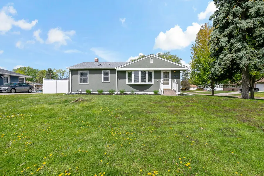 2753 Delaware Avenue, Saint Paul, MN 55109 - #3